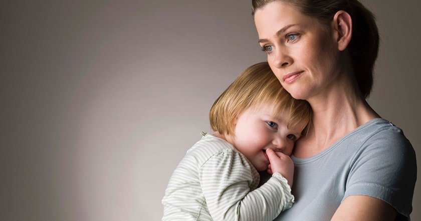 Помощь матерям-одиночкам повысят в два этапа
