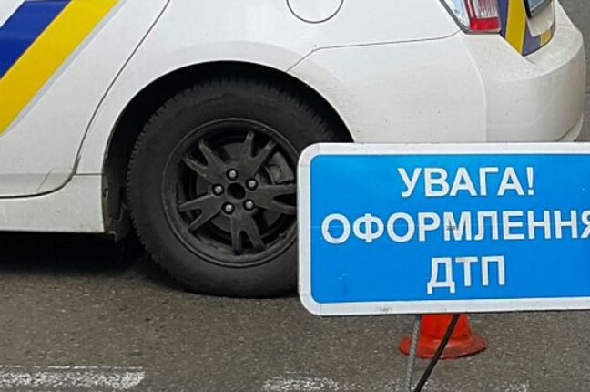 В Одессе автомобиль врезался в дерево — водитель не выжил