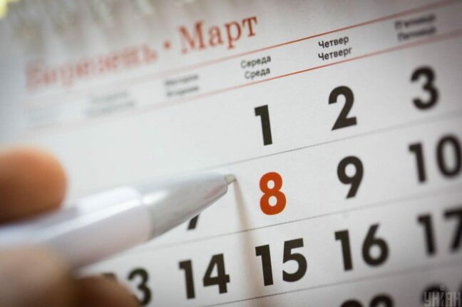 В Украине предлагают отменить выходные на 8 марта и 1 мая