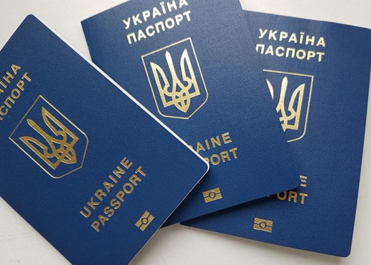 проверка загранпаспортов в Украине