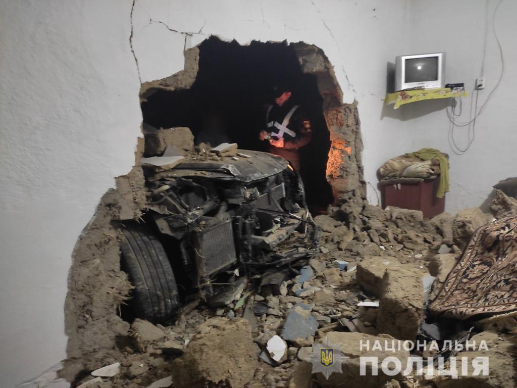 В Одесской области водитель въехал в частный дом