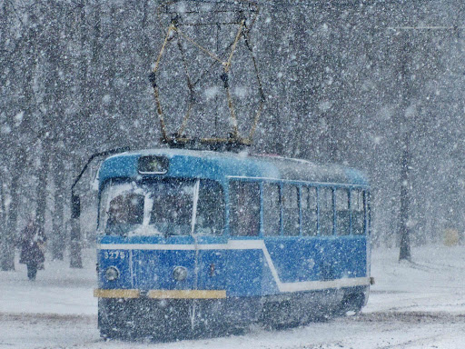 В Одессе перебои в работе транспорта из-за обледенения проводов