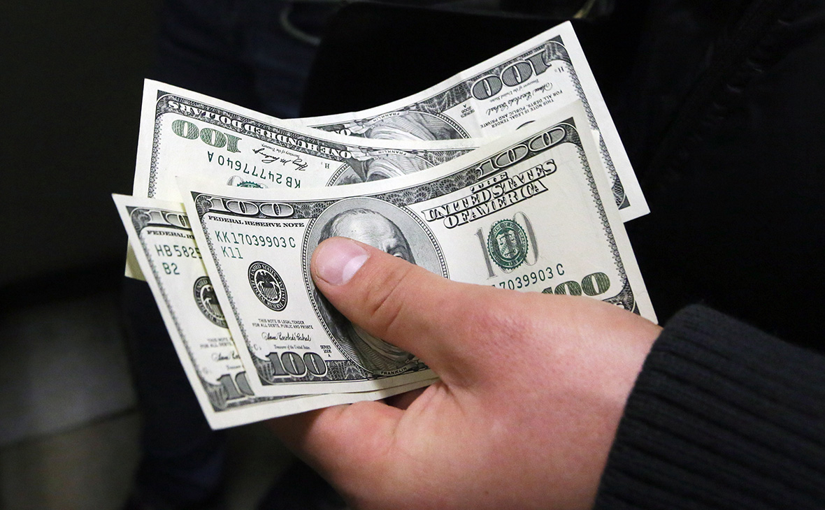 В Одессе продолжает расти курс доллара