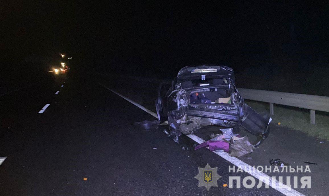 На трассе Одесса-Киев несколько раз опрокинулся автомобиль — пострадала семья