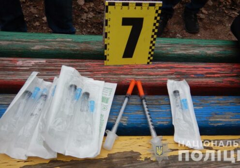 В Одессе на детской площадке задержали распространителя наркотиков