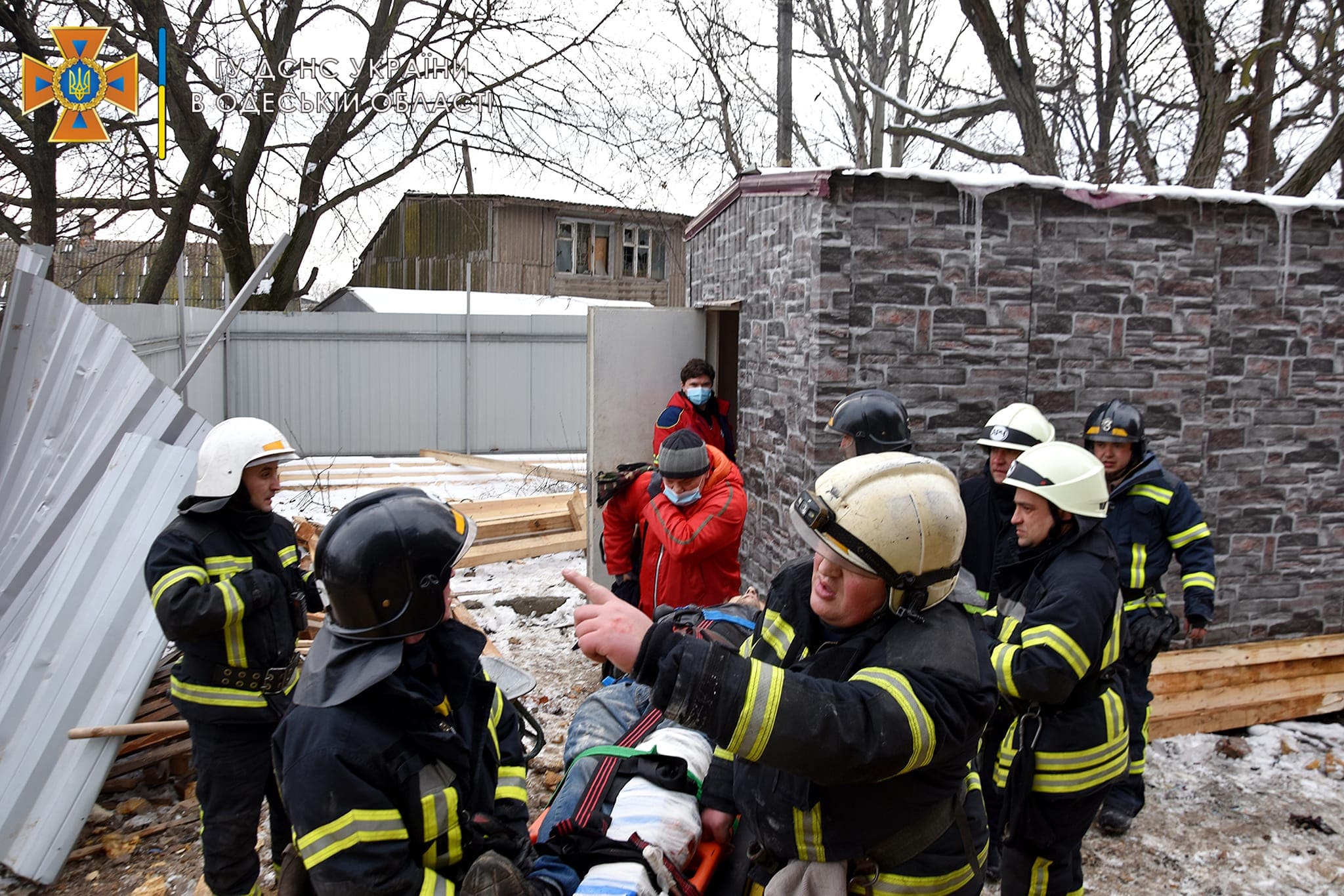 В Одессе стена дома обрушилась на рабочих: один человек погиб