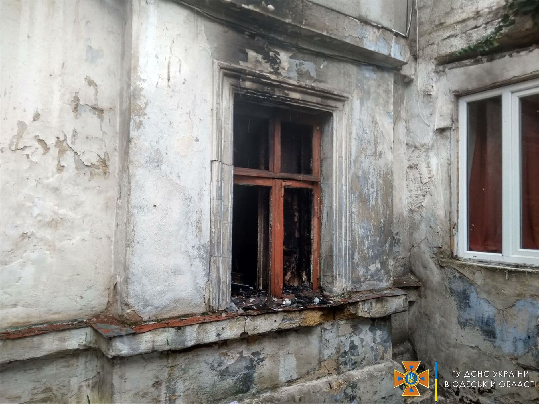 В Одессе тушили пожар в двухэтажном доме