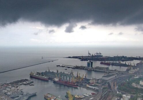 Погода мешает работе портов Одесса и Черноморск