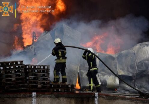 В Одесской области тушили масштабный пожар на складе