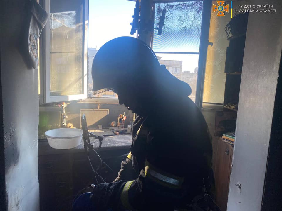 В Одессе тушили пожар в 15-этажном доме