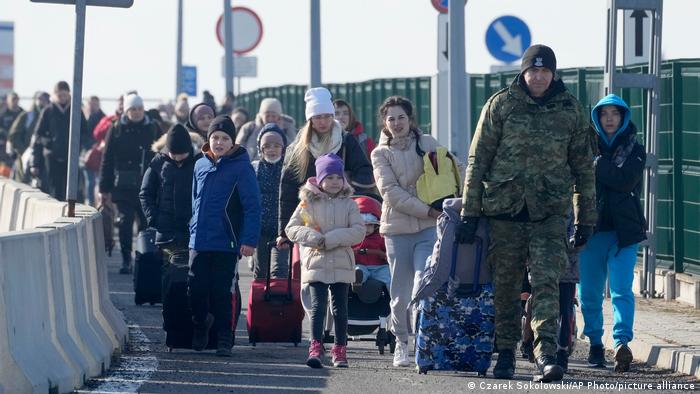 По данным Госпогранслужбы, за сутки 9 марта государственную границу Украины на западном участке пересекли около 118 тысяч человек и около 16 тысяч транспортных средств.