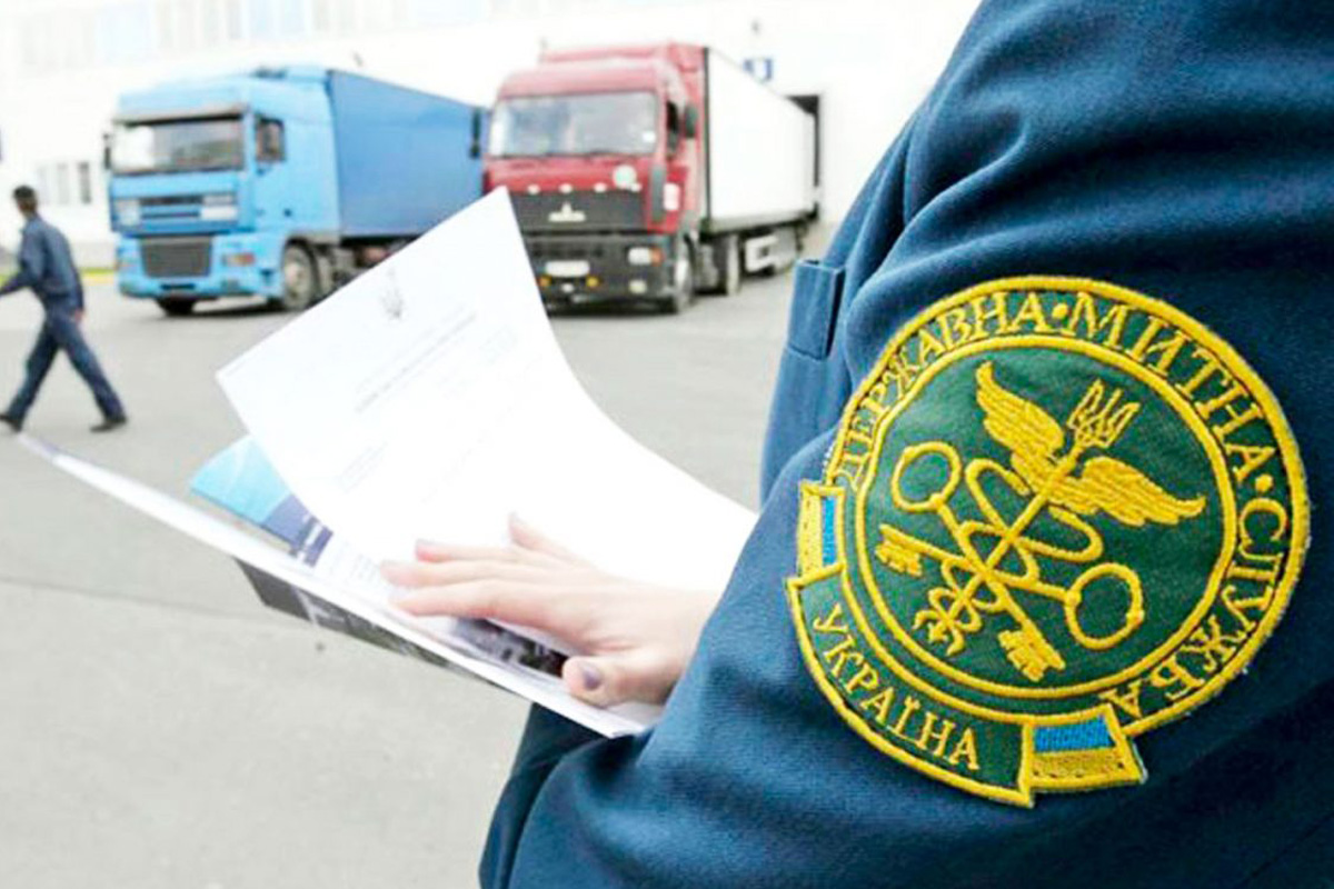 Одесская таможня передала украинской армии конфискованные товары