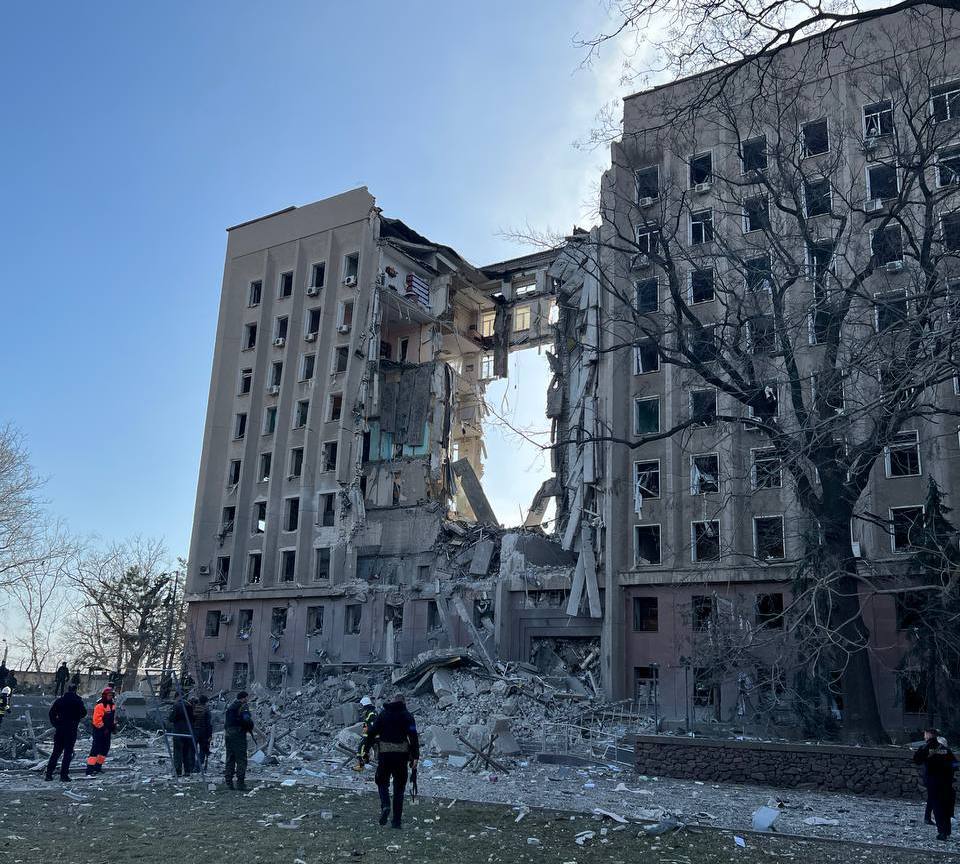 9-этажное здание Николаевской областной государственной администрации пробито насквозь