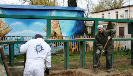 Волонтеры помогают Одесскому зоопарку