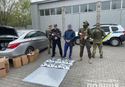 В Одесской области мужчины перевозили сомнительные сигареты и алкоголь