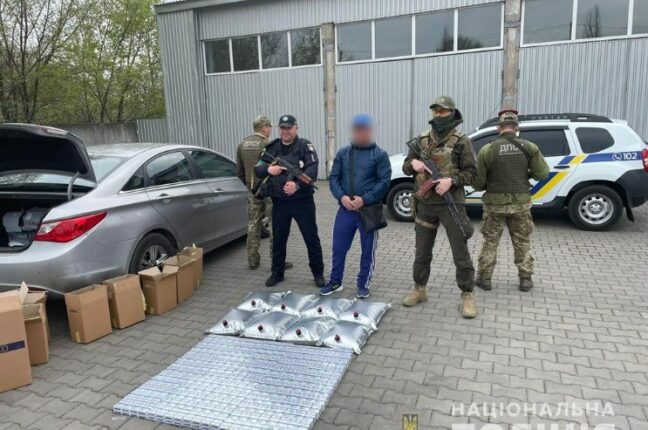 В Одесской области мужчины перевозили сомнительные сигареты и алкоголь