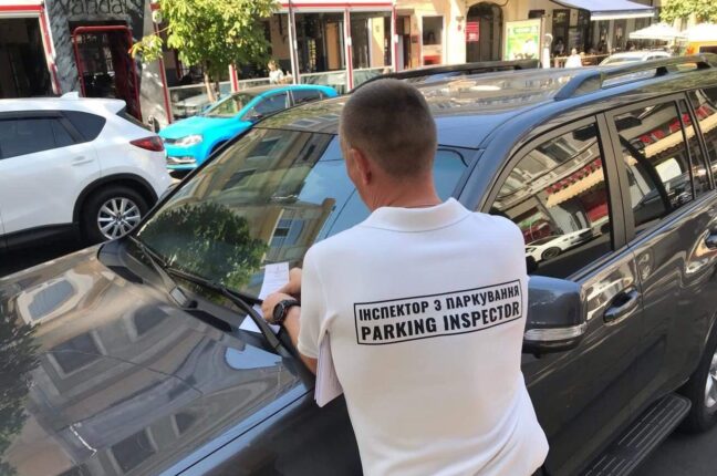 В Одессе снова работают инспекторы по парковке