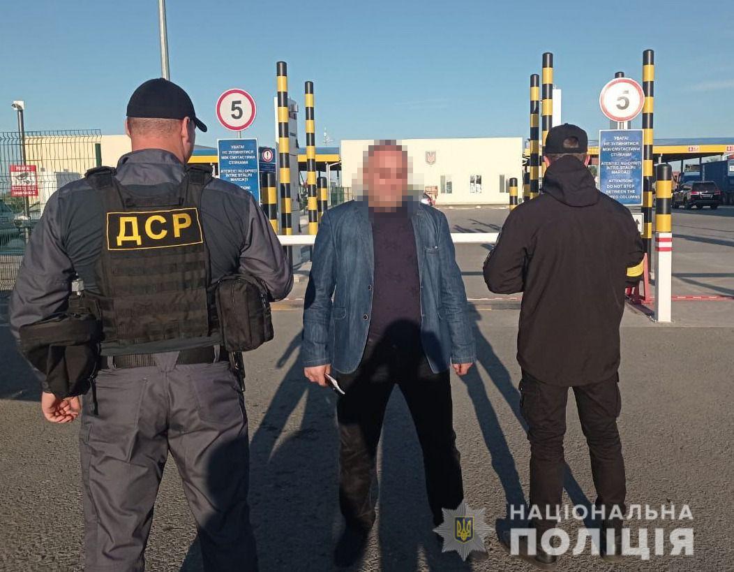 Одесские полицейские принудительно выдворили за пределы страны «уголовного авторитета»