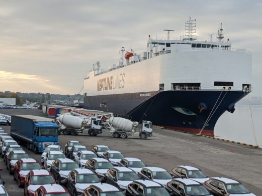 В портах Одессы заблокированы сотни автомобилей
