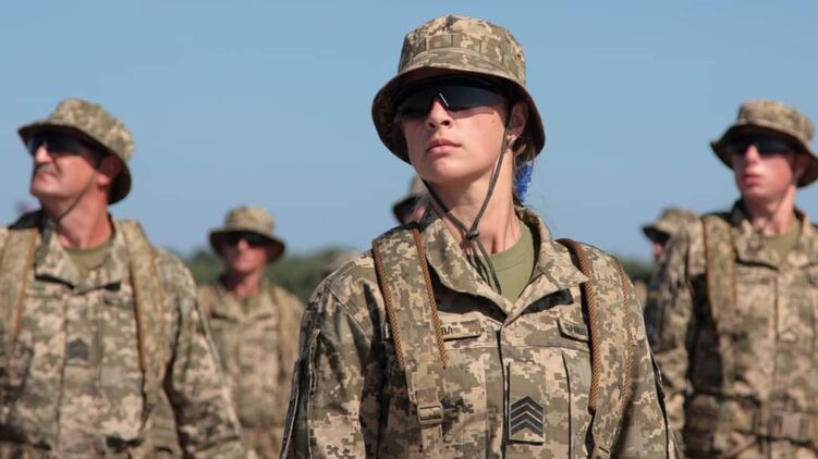 Женщин будут брать на военный учет только с их согласия