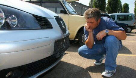 В Одессе иностранцы воровали номерные знаки из автомобилей горожан