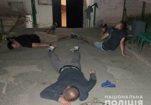 Чотирьох підозрюваних затримали, коли вони проникли до чужого житла у Малиновському районі