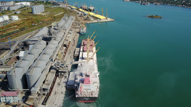 Чорноморський порт завантажить продовольством ще два судна