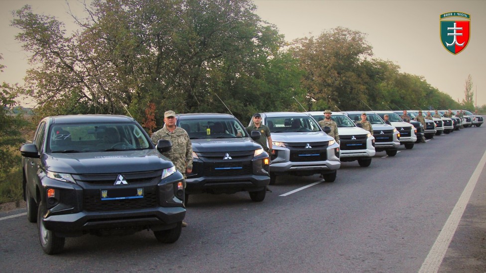 Одеська бригада морпіхів отримала 15 нових пікапів