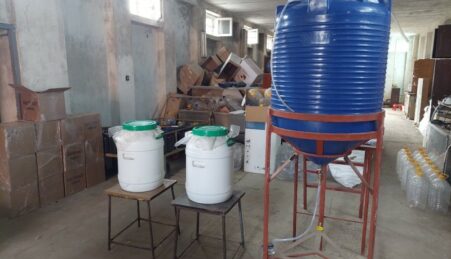 Житель Одеської області виготовляв алкогольні напої у своєму гаражі