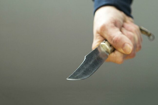 20-річний житель Подільська з ножем напав на перехожого