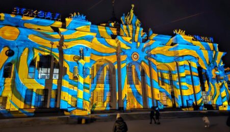 В Одесі швейцарський художник показав феєрію світла