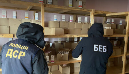 На Одещині заарештували майно для випуску підроблених парфумів