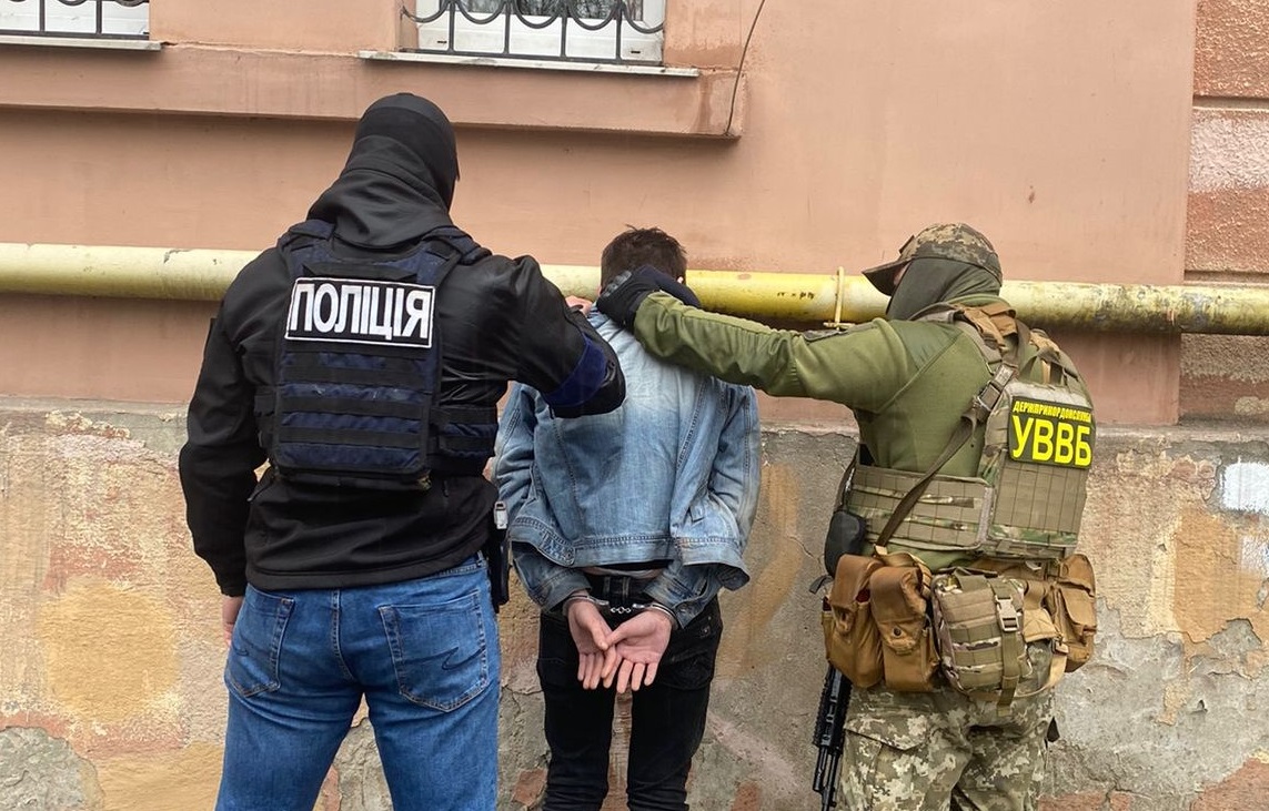 В Одесі затримали молодика, який налагодив незаконний збут PVP