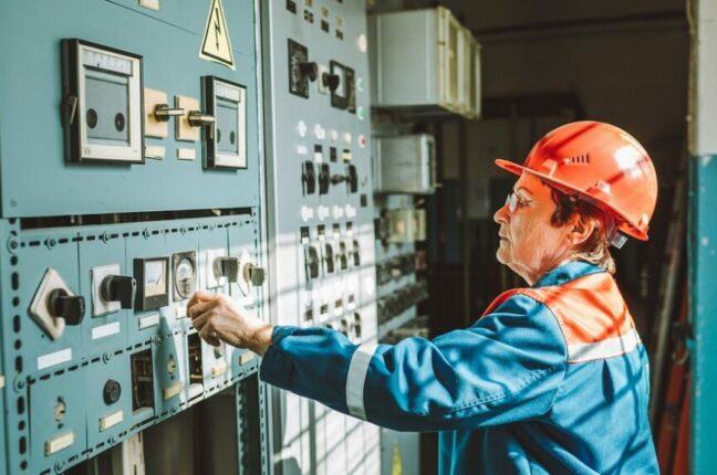 Енергетики ДТЕК Одеські електромережі продовжують ліквідацію наслідків негоди, що вирує на Одещині з вечора 25 листопада.