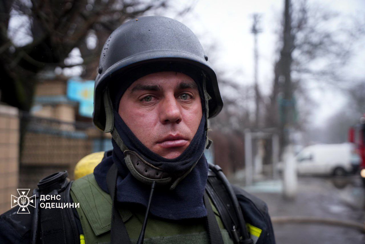 Одеса атака ракета 15 березня загиблі рятувальник плаче ДСНС поранені статистика